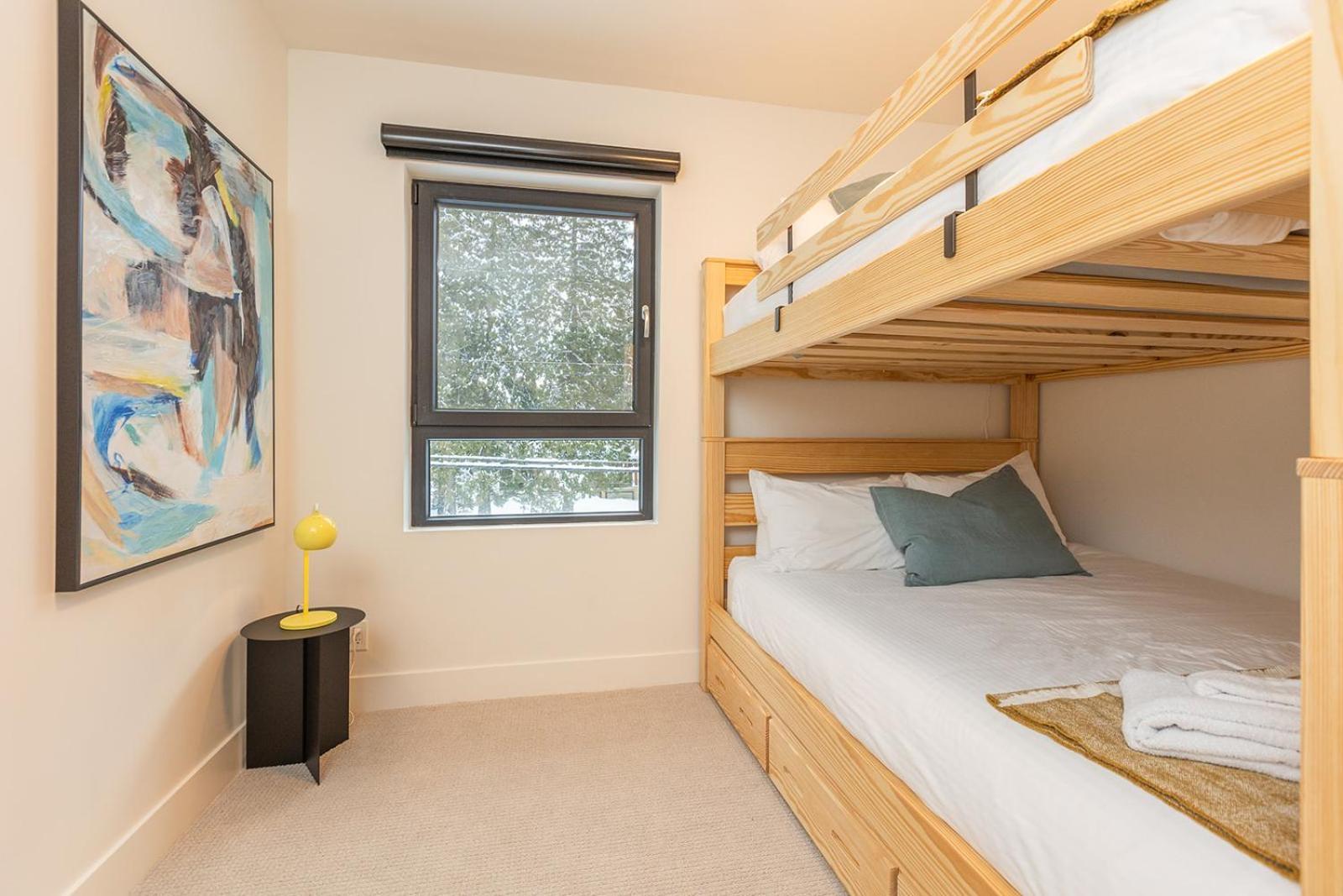 Tally Ho By Revelstoke Vacations Eksteriør bilde
