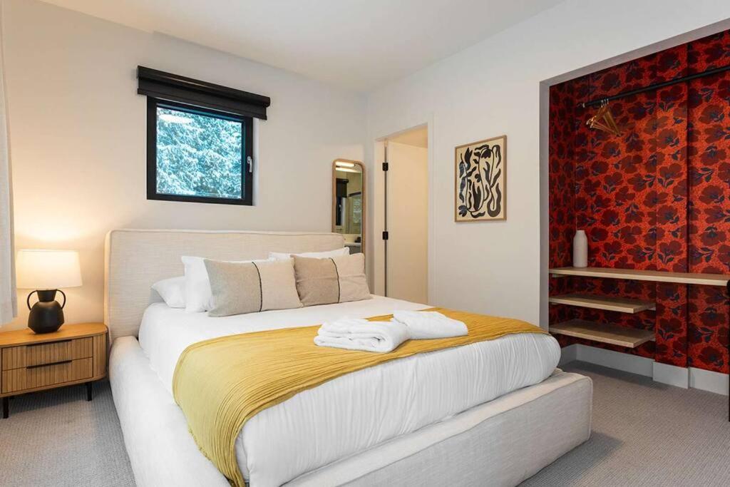Tally Ho By Revelstoke Vacations Eksteriør bilde