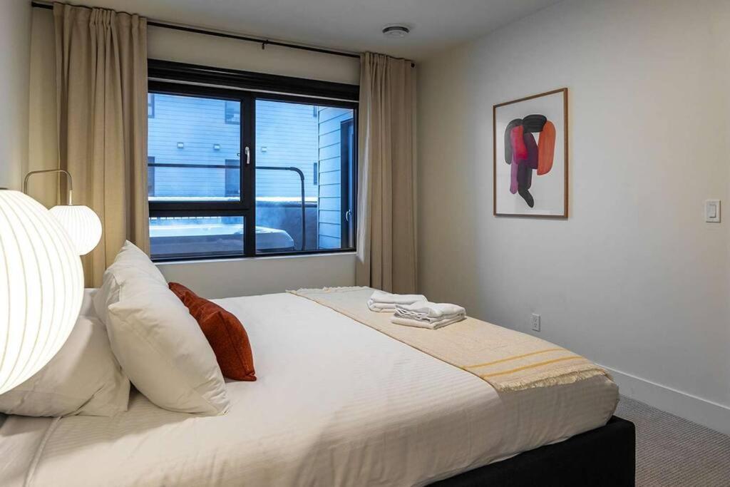 Tally Ho By Revelstoke Vacations Eksteriør bilde