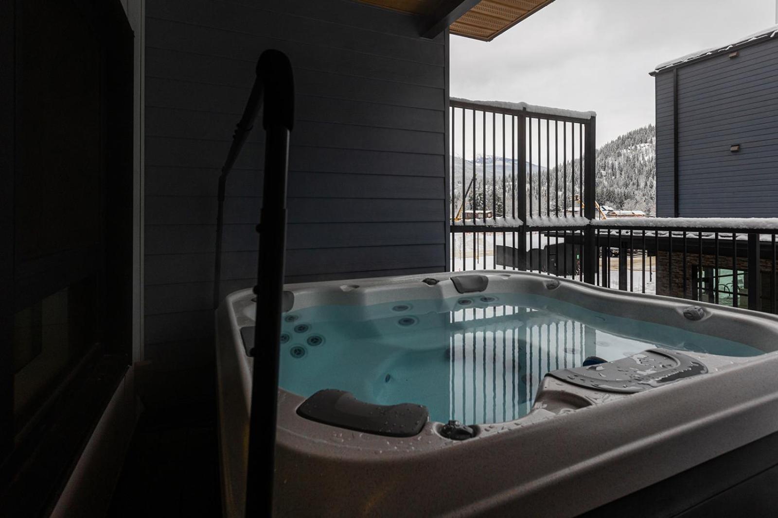Tally Ho By Revelstoke Vacations Eksteriør bilde