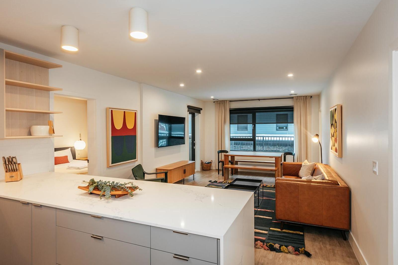 Tally Ho By Revelstoke Vacations Eksteriør bilde